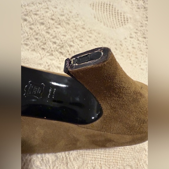 Charles Jourdan Brown Suede Heels/size 8M - Picture 13 of 13